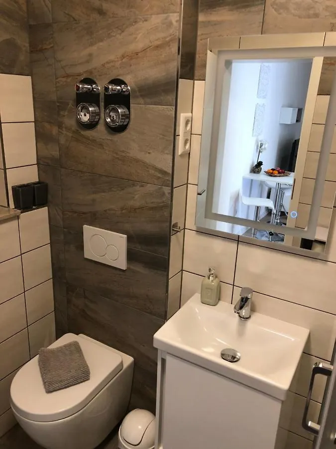 Exklusive Moderne 2 Zi. Wohnung In Ruhiger Lage Rastatt Apartment