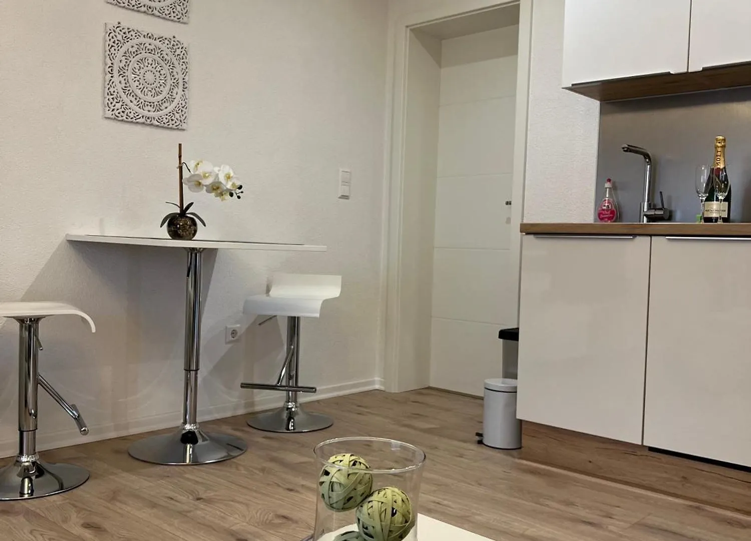 Exklusive Moderne 2 Zi. Wohnung In Ruhiger Lage Rastatt Apartment